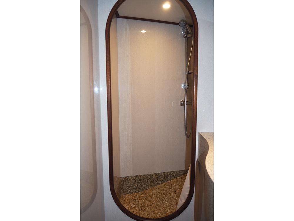 Aft cabin, Accommodation